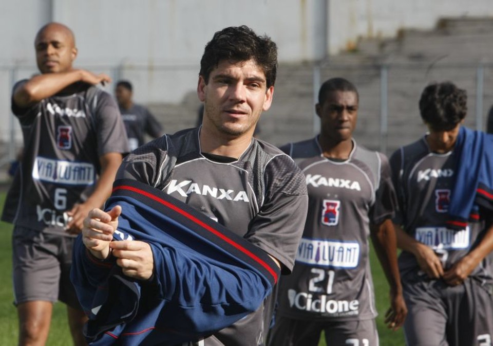 Luiz Henrique volta ao time para o jogo quase amistoso contra o São Caetano | Daniel Castellano/ Gazeta do Povo
