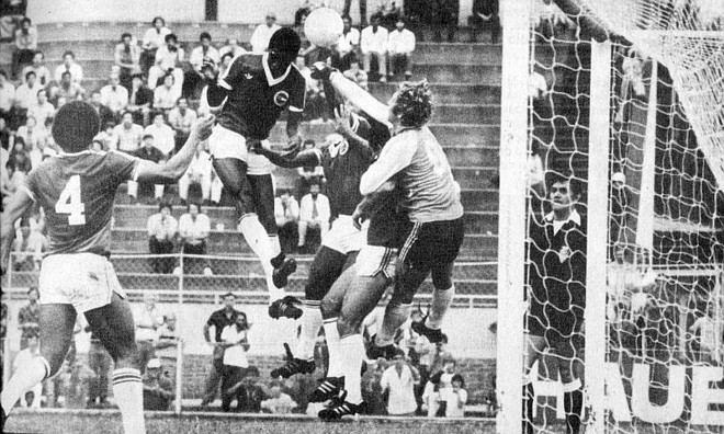 A disputa do lance pelo alto é alvo de reclamações dos cascavelenses 30 anos depois | 