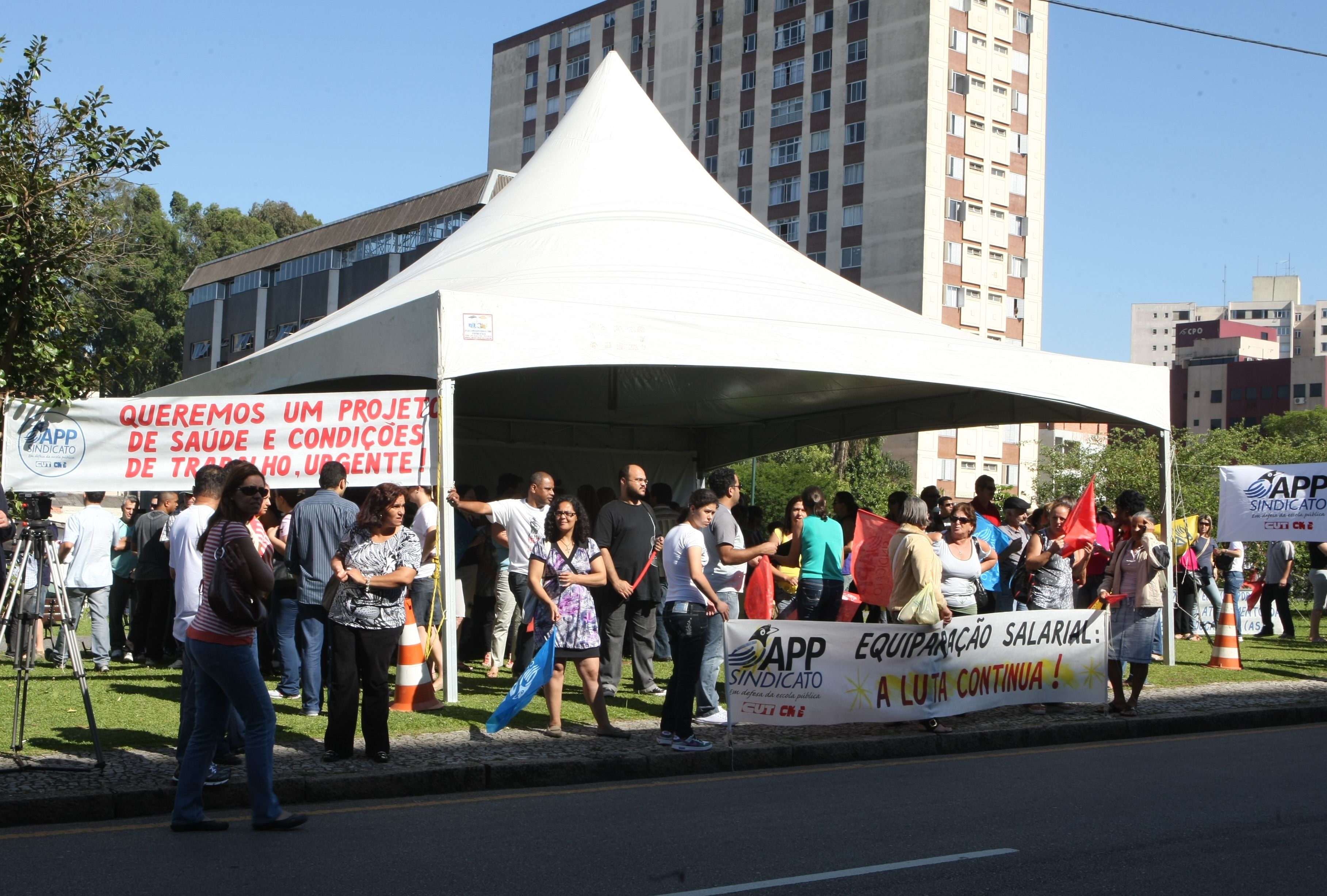 A principal reivindicação da categoria é que os salários atrasados dos professores temporários sejam pagos | Aniele Nascimento / Agencia de Noticias Gazeta do Povo