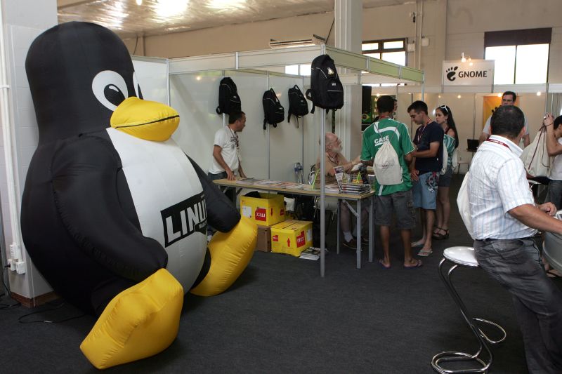 Estandes no Latinoware: o Linux e suas distribuições estão em todo lugar | Christian Rizzi/Gazeta do Povo