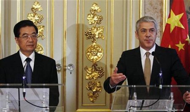 O presidente chinês, Hu Jintao, disse neste domingo que seu país vai apoiar os esforços de Portugal para combater a crise financeira, mas não se comprometeu com a compra de títulos da dívida portuguesa, como o país ibérico esperava | Reuters