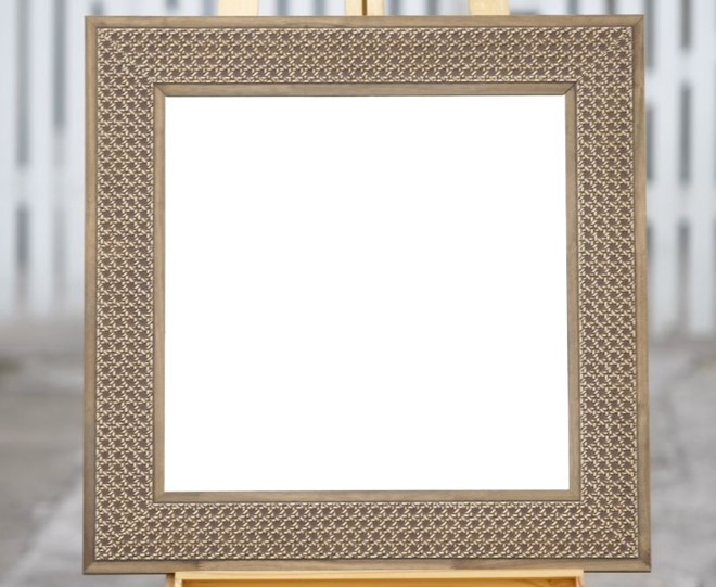 Espelho de madeira, que imita palha. Por R$ 338, na Cenário Moderno | 