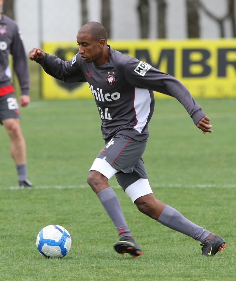 Paulinho rodou por clubes do interior do Brasil antes de chamar a atenção do Atlético disputando o Gauchão | Valterci Santos/ Gazeta do Povo