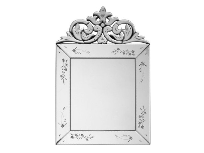 Venezian Espelho, na cor prata, com acabamento lapidado artesanalmente. Custa R$ 385, na Tok & Stok | 