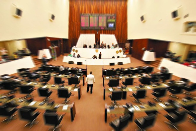 Plenário da Assembleia: pensão das viúvas passou em primeira votação. |