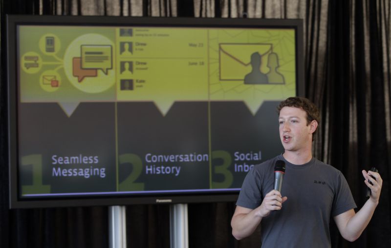 Mark Zuckerberg e Dustin Moskovitz, fundadores do Facebook, prometeram doar pelo menos metade da sua fortuna para uma campanha filantrópica | Robert Galbraith/Reuters