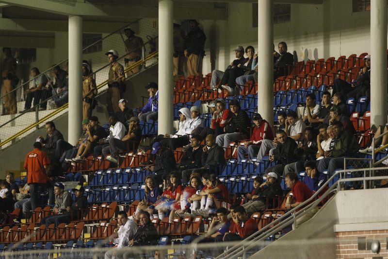 Apenas 3.270 torcedores, em média, acompanharam in loco os jogos do Paraná na Vila Capanema | Pedro Serápio/ Gazeta do Povo