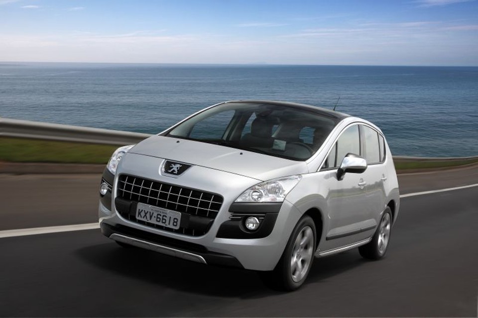 Peugeot 3008 alia potência e tecnologia A Peugeot classifica o 3008 como um crossover que mistura as características de SUV (robustez), hatch (dirigibilidade) e minivan (praticidade) | Divulgação/Peugeot