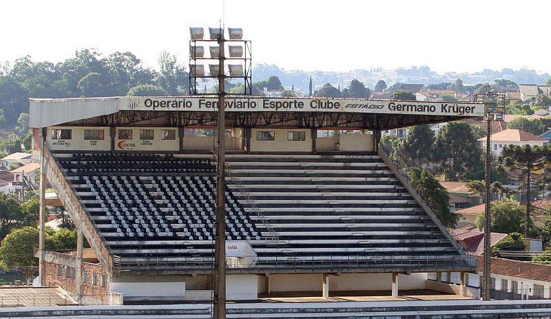 Estádio Germano Krüguer recebe manutenção e passa por revitalização do gramado | Henry Milléo / Agência de Notícias Gazeta do Povo