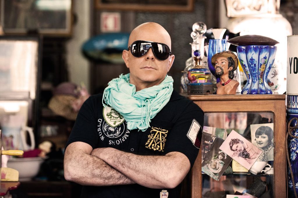 O roqueiro veterano Pedro Abrunhosa está mais calmo em novo disco, entitulado Longe | Divulgação