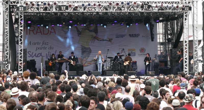 No Palco Riachuelo, Erasmo Carlos fez, na tarde de domingo, o show de encerramento da Virada Cultura, evento que levou 150 mil pessoas para as ruas de Curitiba | Walter Alves/Gazeta do Povo