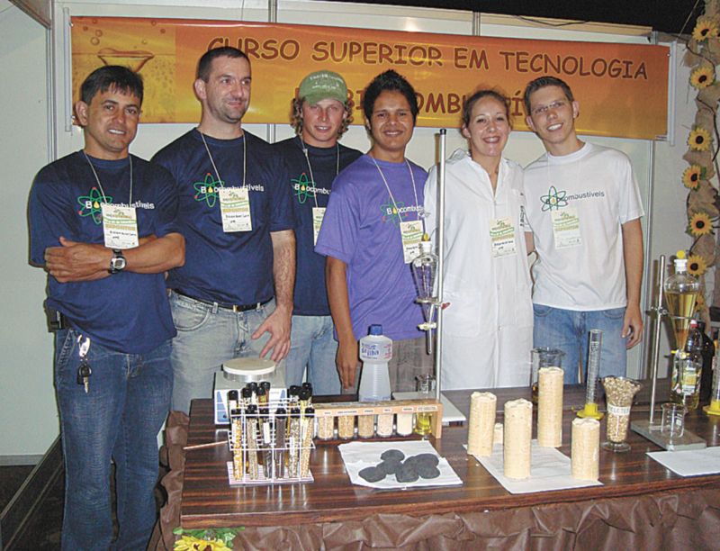 Mauro, Edson, Diego, Jefferson, Débora e Vinícius, alunos do curso da UFPR | Arquivo pessoal