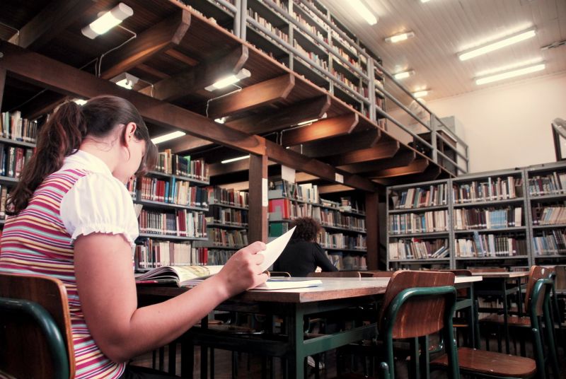 Cerca de 1,5 mil livros são emprestados por mês na Biblioteca Pública Municipal de São José dos Pinhais | João Fernandes/Divulgação