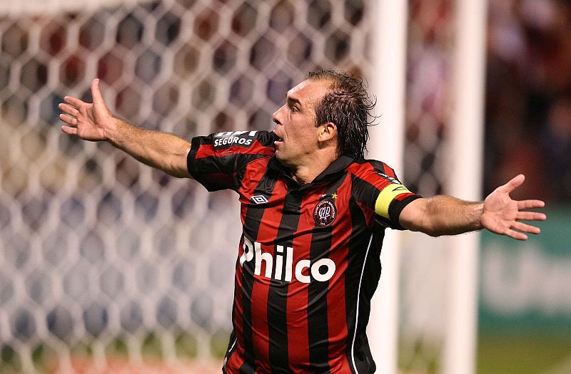 Baier marcou os dois do Furacão e garantiu a vitória | Valterci Santos / Agência de Notícias Gazeta do Povo