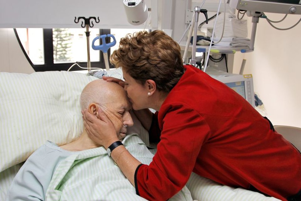 A presidenta eleita Dilma Rousseff visita o vice-presidente José Alencar. Ela espera vê-lo na sua posse no dia 1º de janeiro | Ricardo Stuckert / PR / Agência Brasil