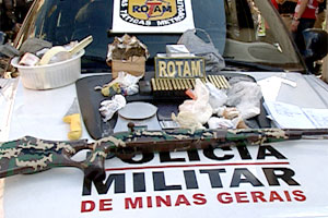 Polícia apreende fuzil 762 de fabricação russa em Belo Horizonte | Foto: Reprodução de vídeo