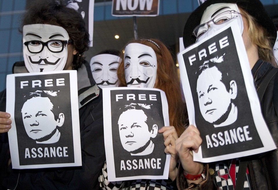 Grupo de simpatizantes do WikiLeaks abandonará ataques a sites O grupo de ativistas que apoia o WikiLeaks abandonou estratégia de ataques contra páginas de organizações vistas como hostis ao site | Reuters