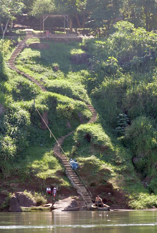 Lago de Itaipu tem vários portos clandestinos e é um dos principais pontos de entrada de contrabando e drogas no Sul do país | Christian Rizzi / Gazeta do Povo