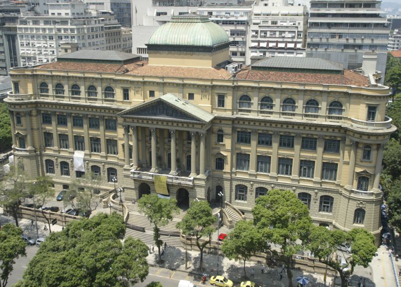 O prédio-sede da Biblioteca Nacional, inaugurado em 1910, guarda toda a produção escrita brasileira | Adriano V. Carneiro/Gazeta do Povo