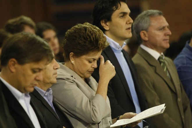 Em 1º de outubro, foi ao batismo de seu primeiro neto, Gabriel. No segundo turno se esforçou ainda mais para mostrar seu lado cristão, após ser acuada por críticas de religiosos |