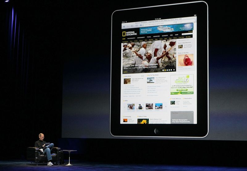 Steve Jobs e seu iPad: loja brasileira que revende o produto diz que procura está acima da expectativa inicial | Justin Sullivan / AFP