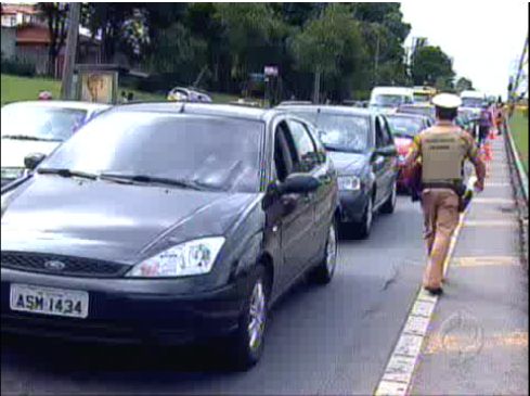 BPTran vai intensificar a fiscalização nas saídas da cidade durante todo o verão | Reprodução Paraná TV