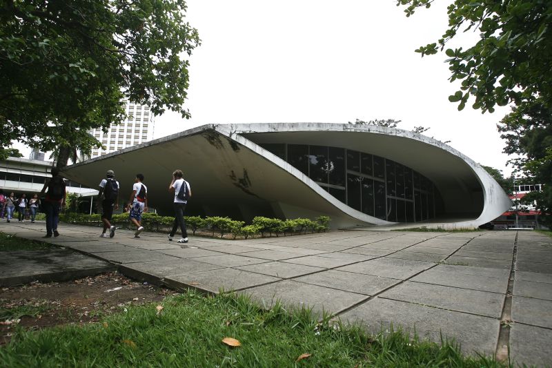 Colégio Estadual: Dilma chegou, justamente no ano do golpe militar, ao colégio que era tido como o mais politizado de Belo Horizonte | Priscila Forone/ Gazeta do Povo