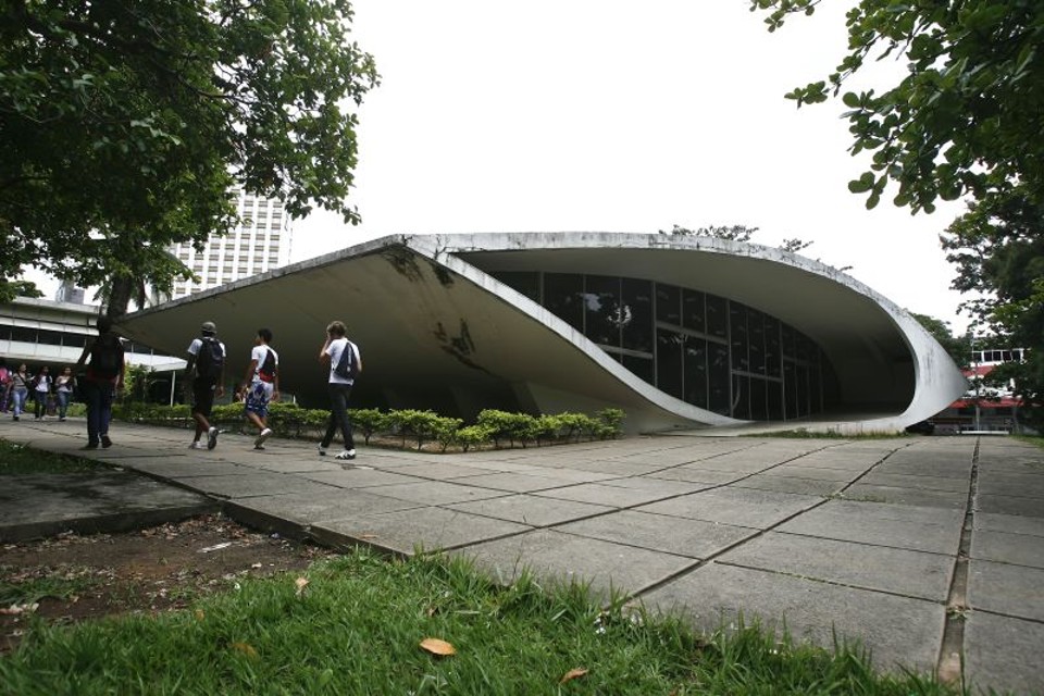 Colégio Estadual: Dilma chegou, justamente no ano do golpe militar, ao colégio que era tido como o mais politizado de Belo Horizonte | Priscila Forone/ Gazeta do Povo