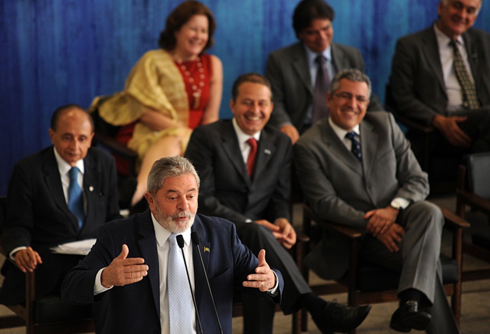 O presidente Luiz Inácio Lula da Silva durante cerimônia de assinatura de convênios da segunda fase do Programa de Aceleração do Crescimento (PAC 2) com prefeitos e governadores de municípios e estados selecionados | Agência Brasil