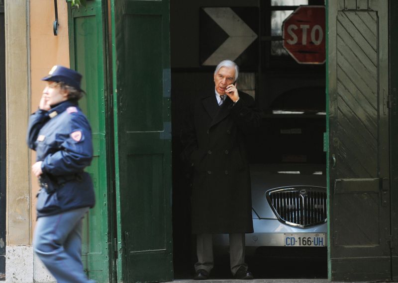 O embaixador chileno em Roma, Oscar Godoy Arcaya, após a explosão: país sul-americano é visado por morte de ativista | Andreas Solaro/AFP