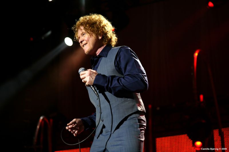 O vocalista do Simply Red, Mick Hucknall, anunciou o fim da banda | Divulgação