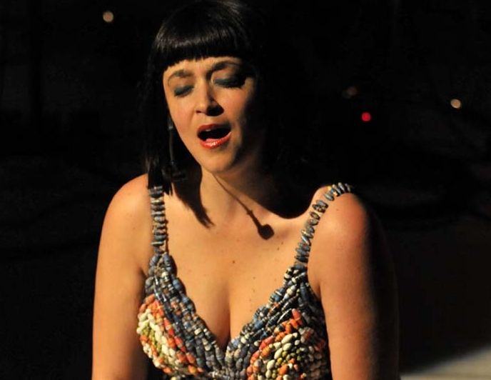 Melina Mulazani, a Mê, lança seu primeiro álbum solo: voz límpida | Gilson Camargo/ Divulgação