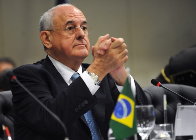 Nelson Jobim vai continuar no comando do Ministério da Defesa, mas PMDB alega que escolha está na cota pessoal de Dilma |