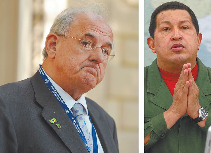 Segundo WikiLeaks, Jobim acreditava que isolar Chávez resultaria em maior radicalização do presidente venezuelano | Leslie E. Kossof/AFP e Miraflores Palace/Reuters