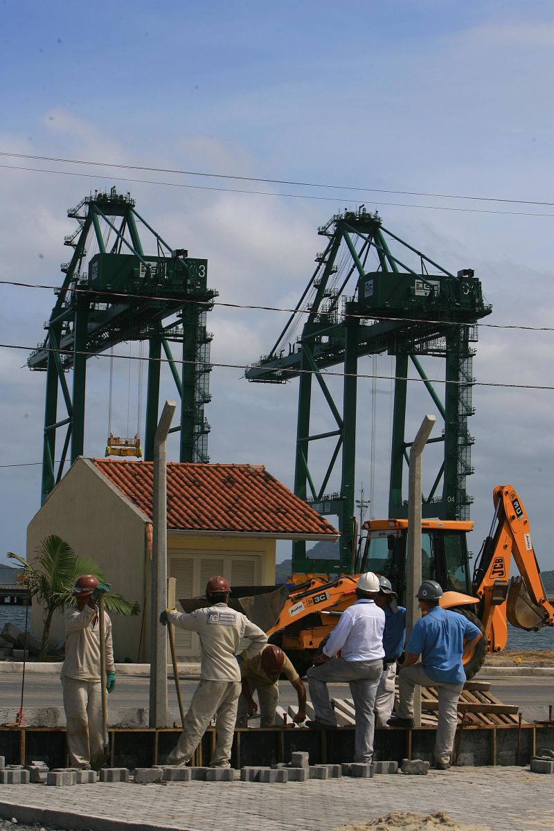 Porto planeja contratar até 600 pessoas ao longo de 2011 | Ivonaldo Alexandre/ Gazeta do Povo