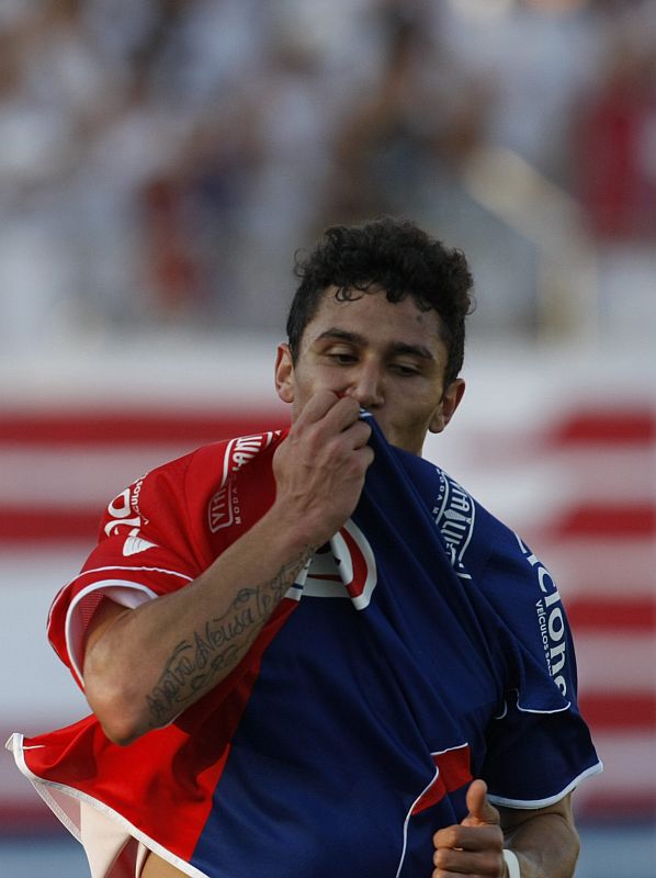 Vinicius comemora gol marcado quando vestia a camisa do Paraná | Marcelo Elias / Agência de Notícias Gazeta do Povo