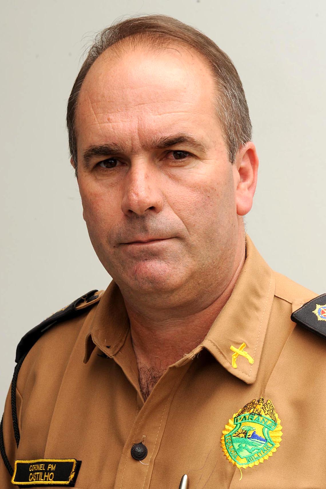 Natural de Marialva, coronel Castilho foi subcomandante do 10º BPM de Apucarana, subcomandante e comandante do 4º BPM de Maringá. |