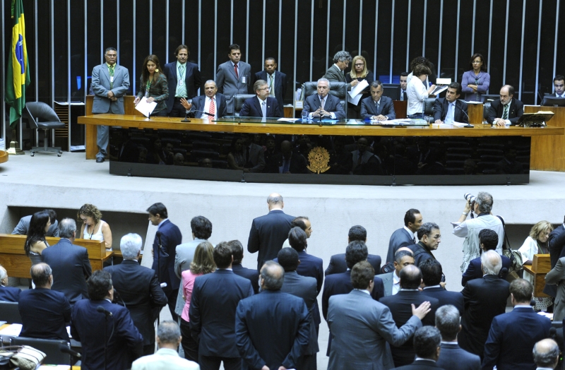 Parlamentares aprovaram reajuste de 61,8% para os próprios salários e podem provocar um efeito bilionário nos cofres públicos a partir de 2011 | J. Batista/Ag. Câmara