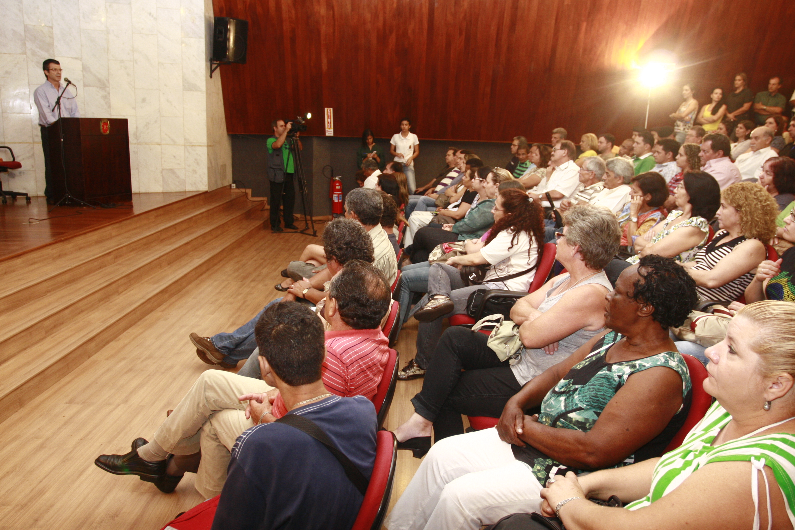 Cerca de 250 pessoas participaram da audiência pública no auditório Hélio Moreira | Assessoria de imprensa PMM