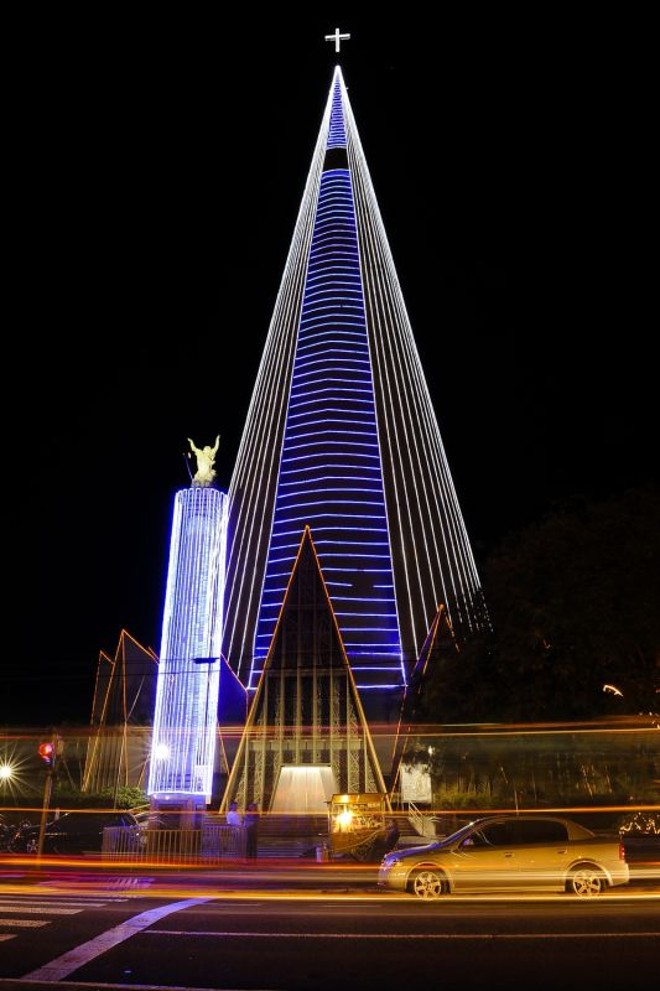 Catedral de Maringá tem iluminação natalina | 