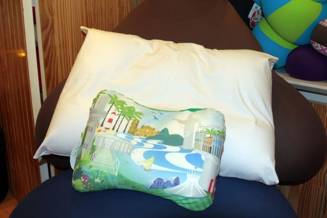 Travesseiros Clássico Adulto (R$ 179) e Nap Brasil (R$ 72), da Fom. São antialérgicos, antibacterianos e atóxicos | 