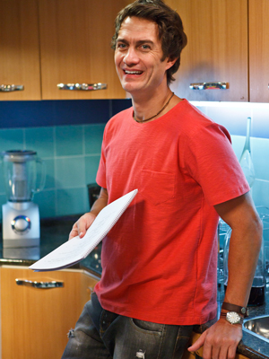 O ator Gabriel Braga Nunes nos bastidores das
gravações de "A atormentada da Tijuca", episódio
de "As cariocas | Divulgação