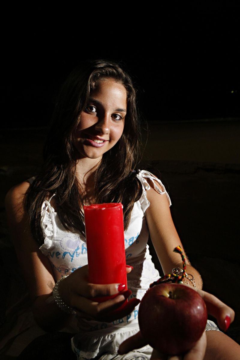 A estudante Maria Carolina é especialista em mandingas para atrair o príncipe encantado | Albari Rosa/ Gazeta do Povo