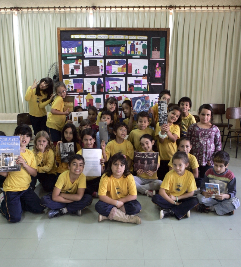 Turma da professora Luzilete Ramos: menção honrosa da Secretaria deEstado de Educação por trabalho sobre nazismo | Priscila Foroni/Gazeta do Povo