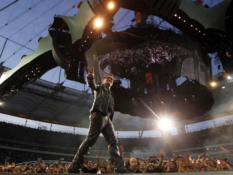 Bono, vocalista do U2, durante show da turnê 360º em Berlim | Reuters