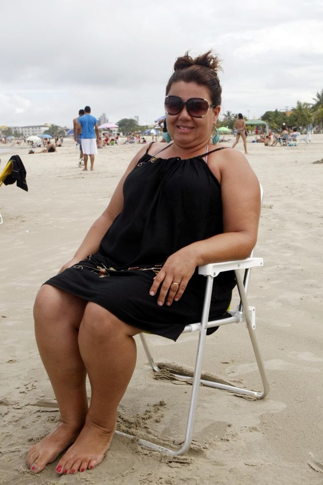 Maria do Carmo passa meia noite em cima de uma cadeira, de olhos fechados, e mentaliza três pedidos para ter ter sorte no amor, dinheiro e saúde |