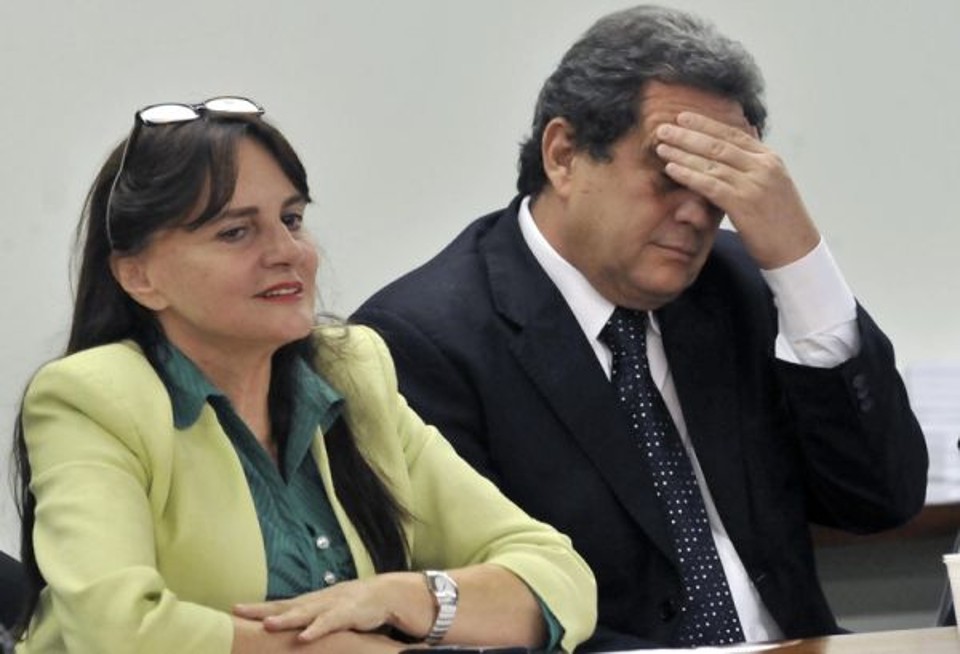 A senadora Serys Slhessarenko e o deputado Waldemir Moka durante reunião da Comissão Mista de Orçamento, na última segunda-feira (13) | Agência Brasil