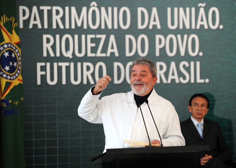 O presidente Lula, ao sancionar a lei do pré-sal: veto à divisão igualitária entre todos os estados e municípios | Renato Araujo/ABr