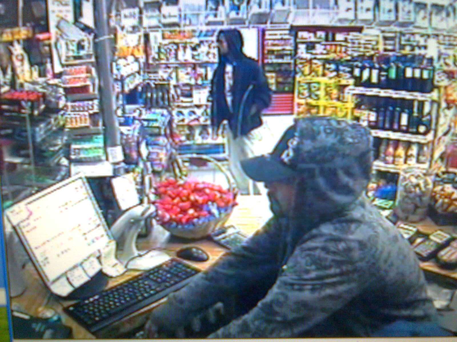 Imagens do circuito interno de vigilância registraram a ação dos assaltantes | Divulgação / DFR