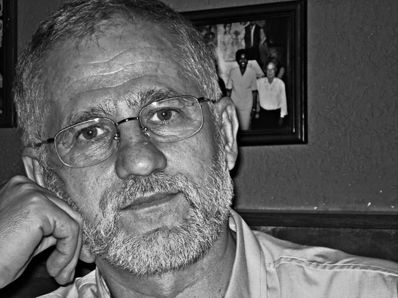 "Se a literatura ajuda a preencher o vazio? Ajuda, mas não enche. É que o vazio é gigantesco, é astronômico, e só pode ser preenchido com a consciência serena de que jamais seremos capazes de preenchê-lo." Charles Kiefer, escritor | Divulgação